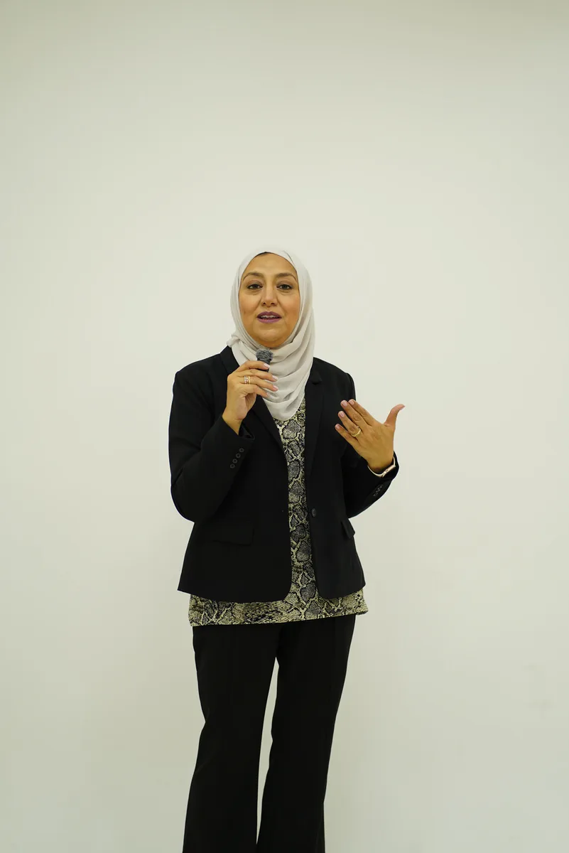 Samah Natour speaking to an audience